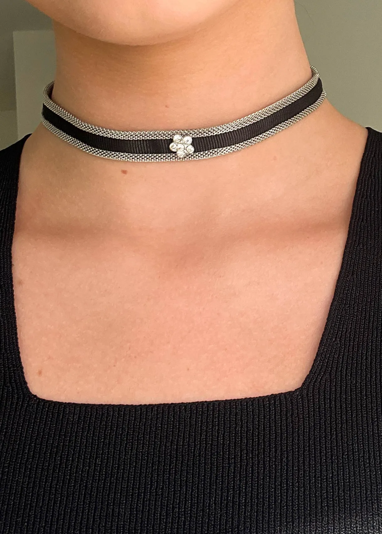 90's Guess Flower Choker