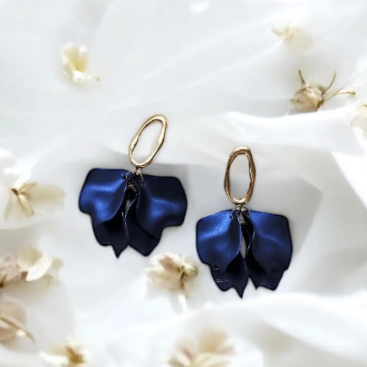 Blue - Navy blue flowers earrings | iridescent petals earrings | gold & blue floral earrings | bridal party wedding earrings