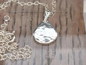 Dainty Hammered Teardrop Necklace // everyday use teardrop necklace, timeless geometrical pendant, hammered silver charm