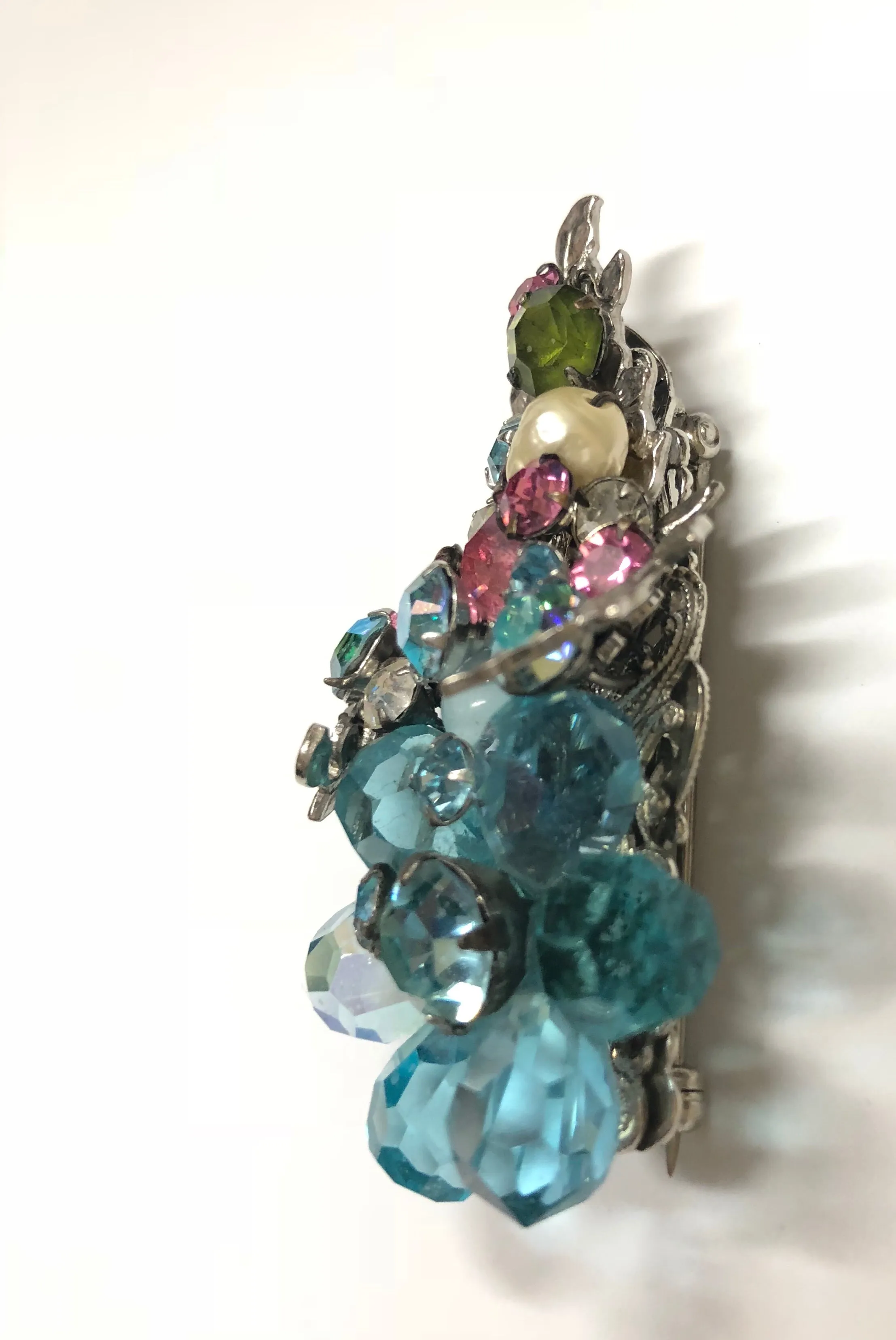 DE MARIO NY VINTAGE ENCRUSTED CRYSTAL CLIP-ON EARRINGS-BROOCH