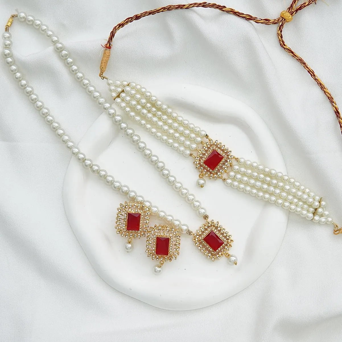 Golden Pendant Choker Set