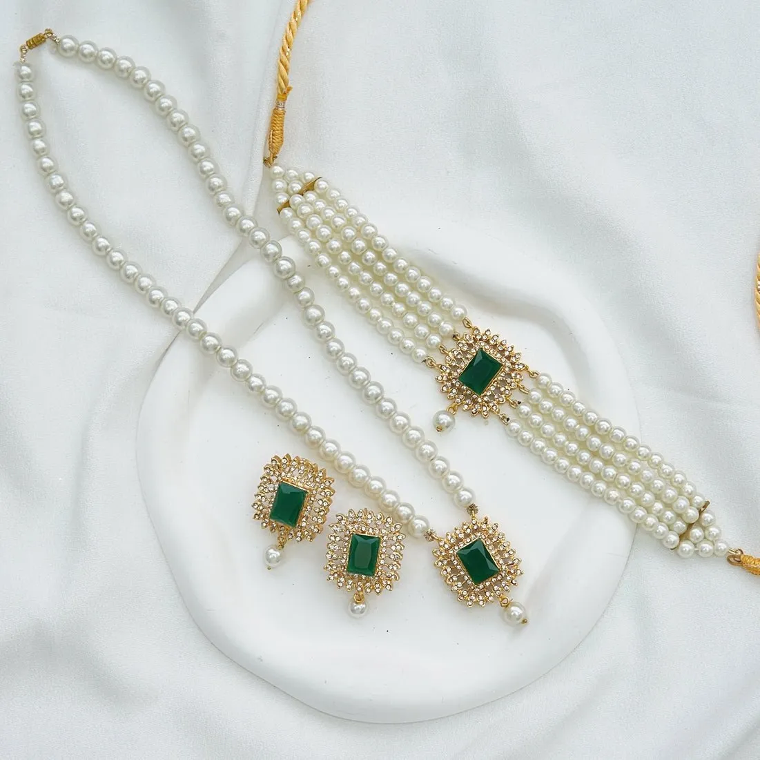 Golden Pendant Choker Set