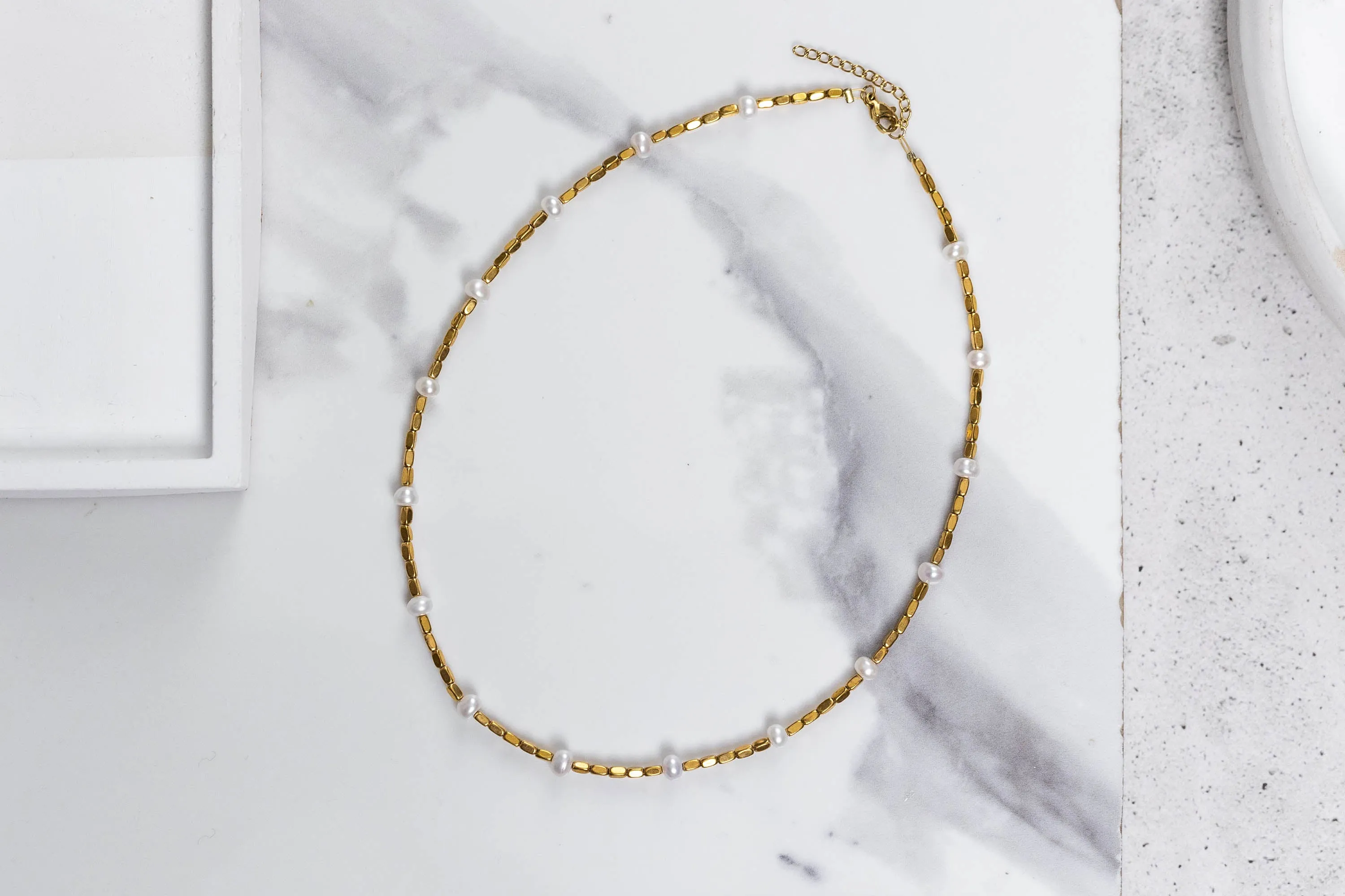 Hematite and pearl 's necklace