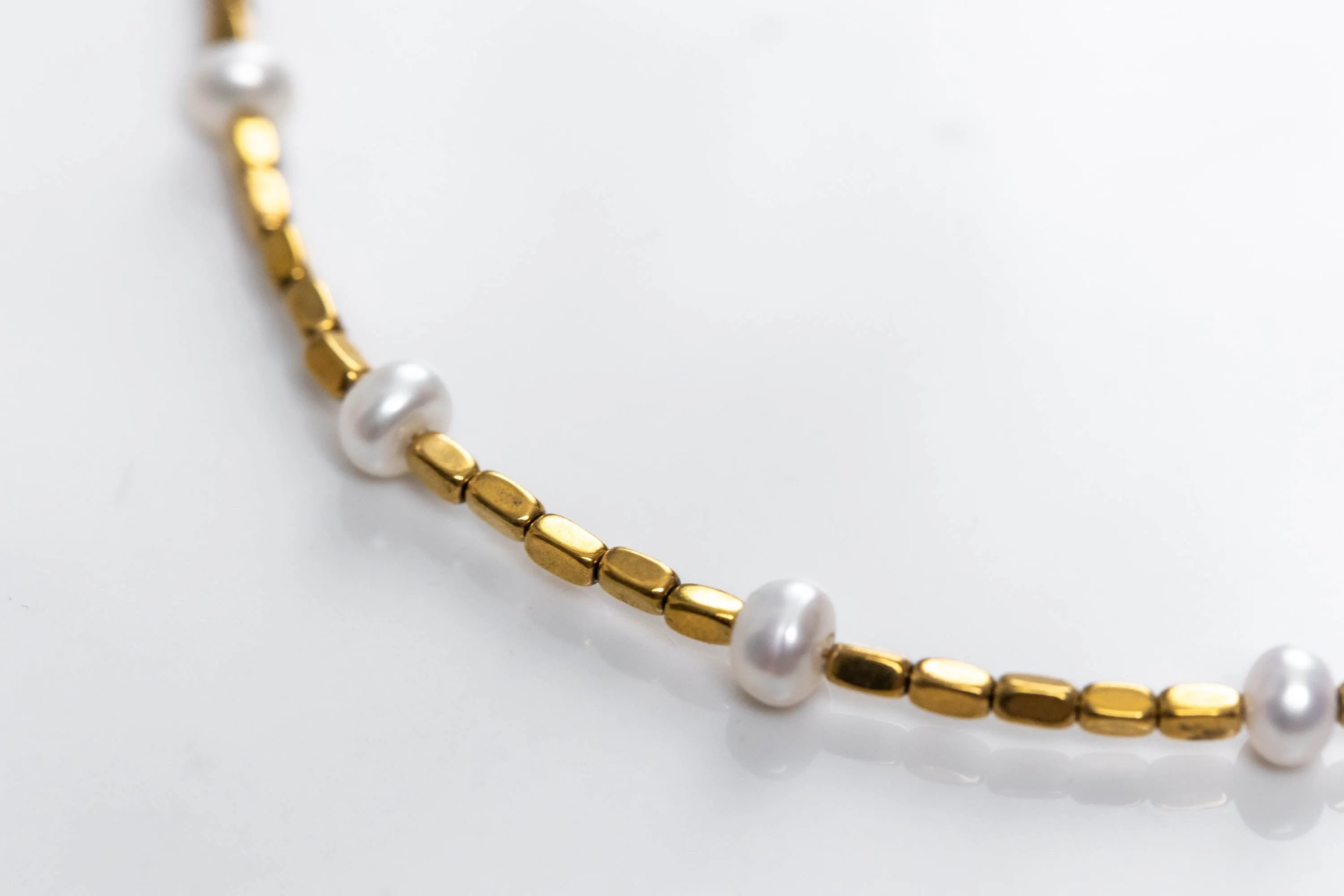 Hematite and pearl 's necklace