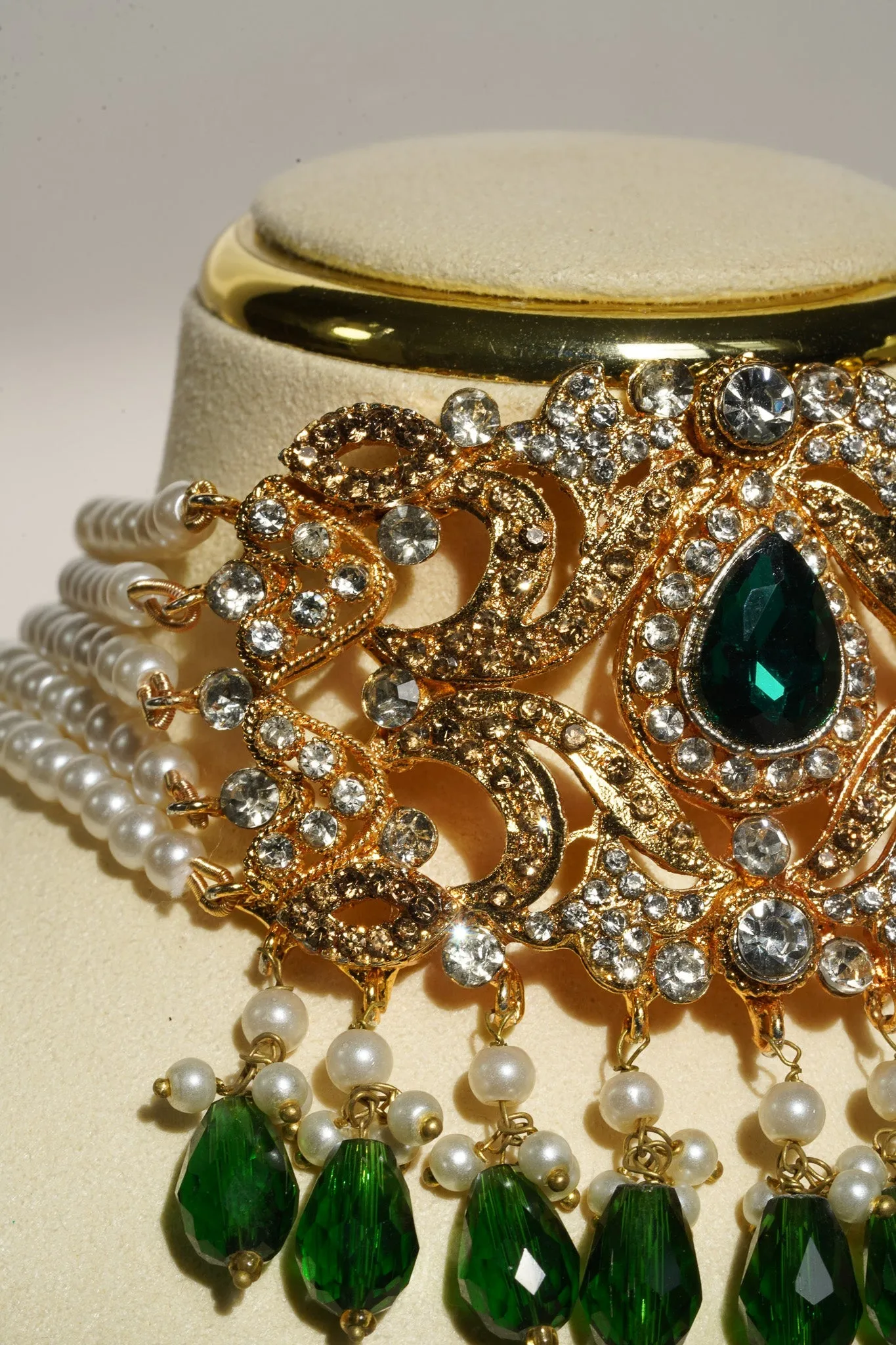 Noreen - Artisan Crafted Choker Necklace Set With Earrings & Tikka