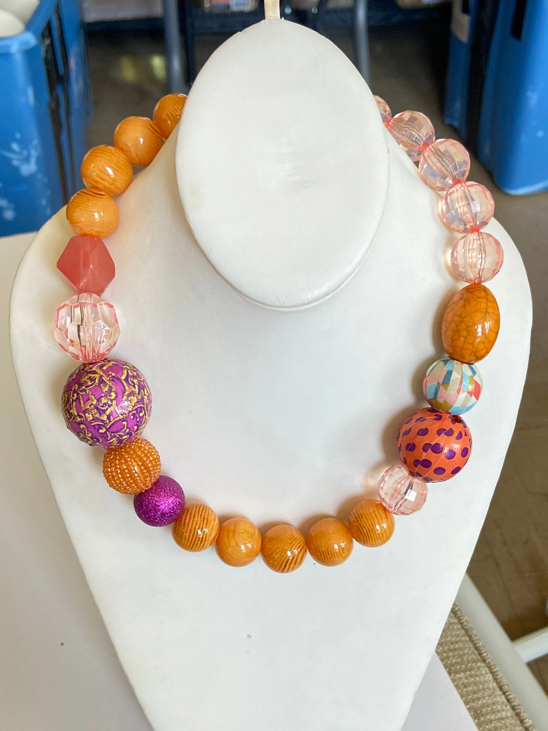Queen Mum Lipgloss Choker Necklace