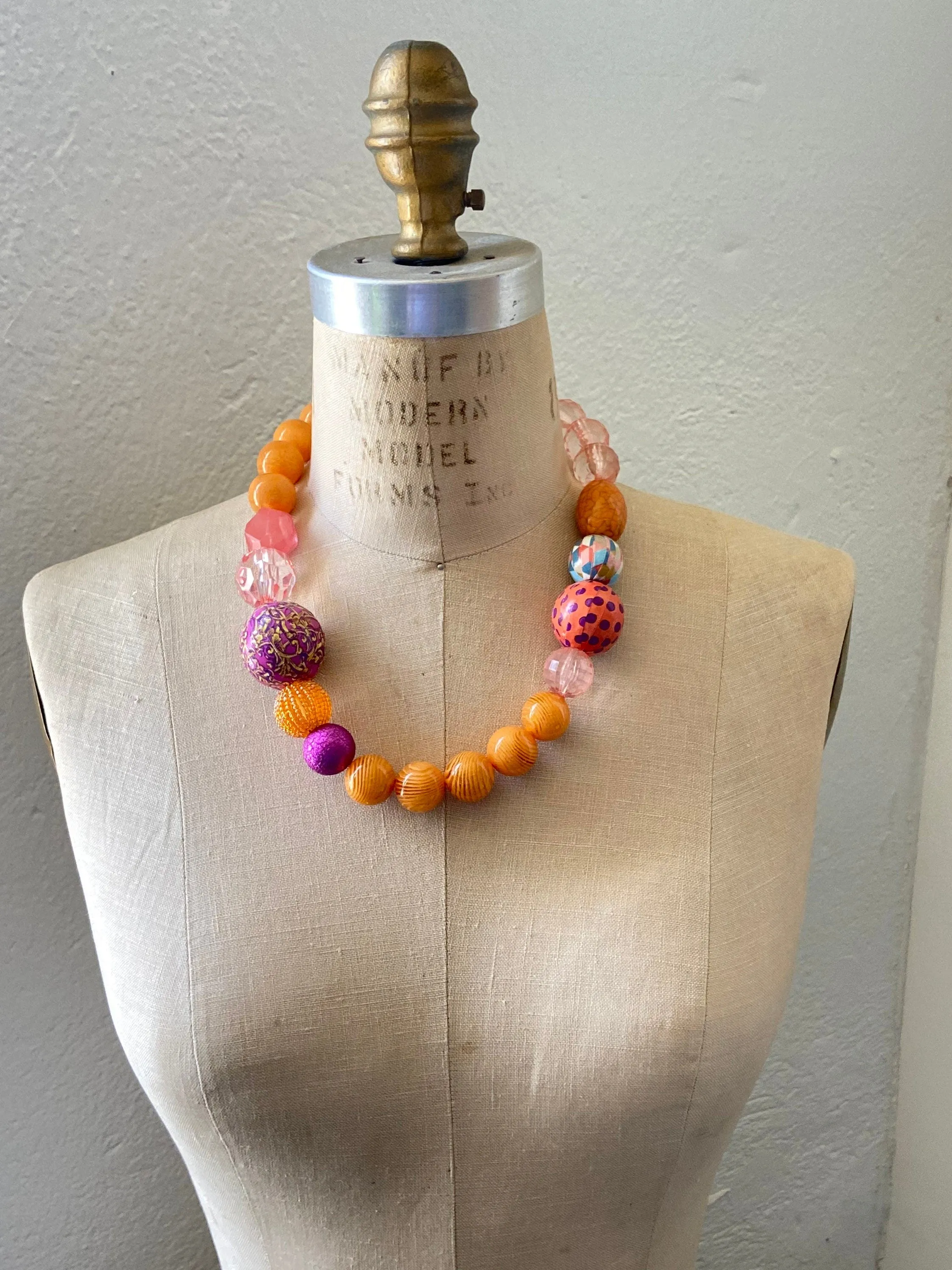 Queen Mum Lipgloss Choker Necklace