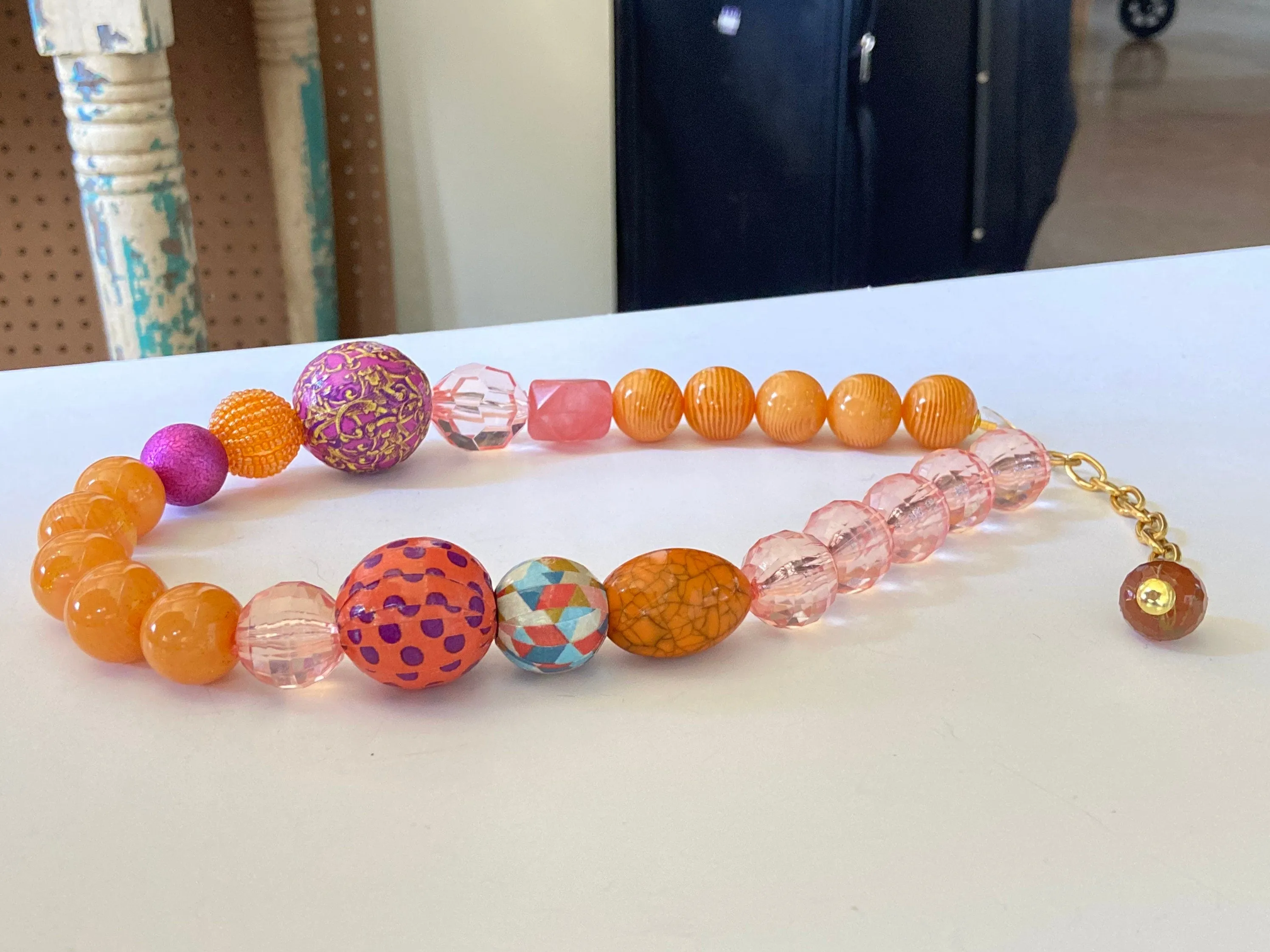 Queen Mum Lipgloss Choker Necklace