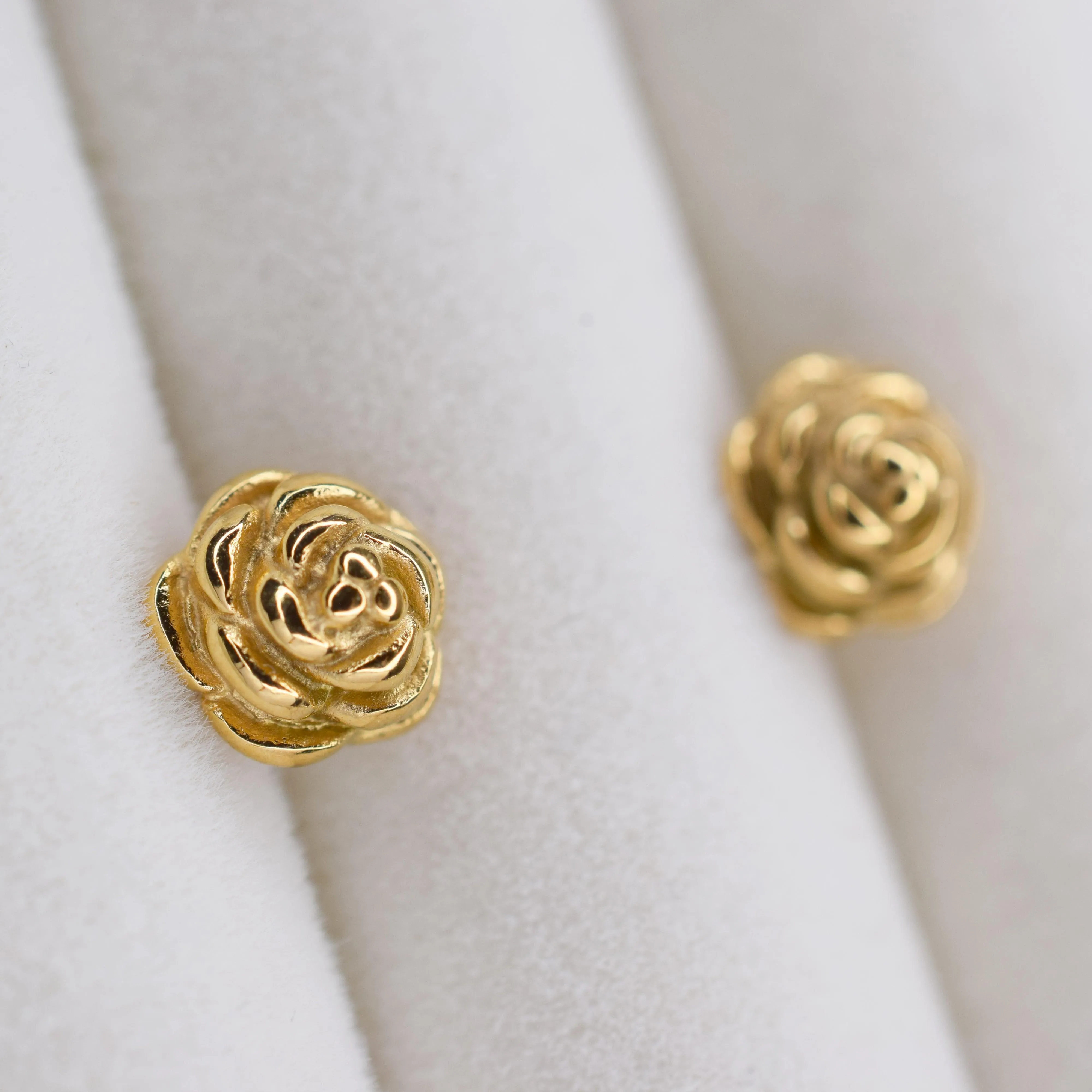 ROSE STUD CLIP-ON EARRINGS IN GOLD