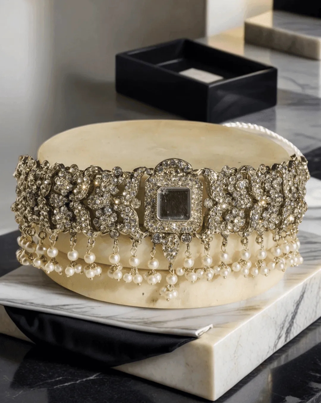 Shanzay - Mirror Embellished Choker Necklace Set