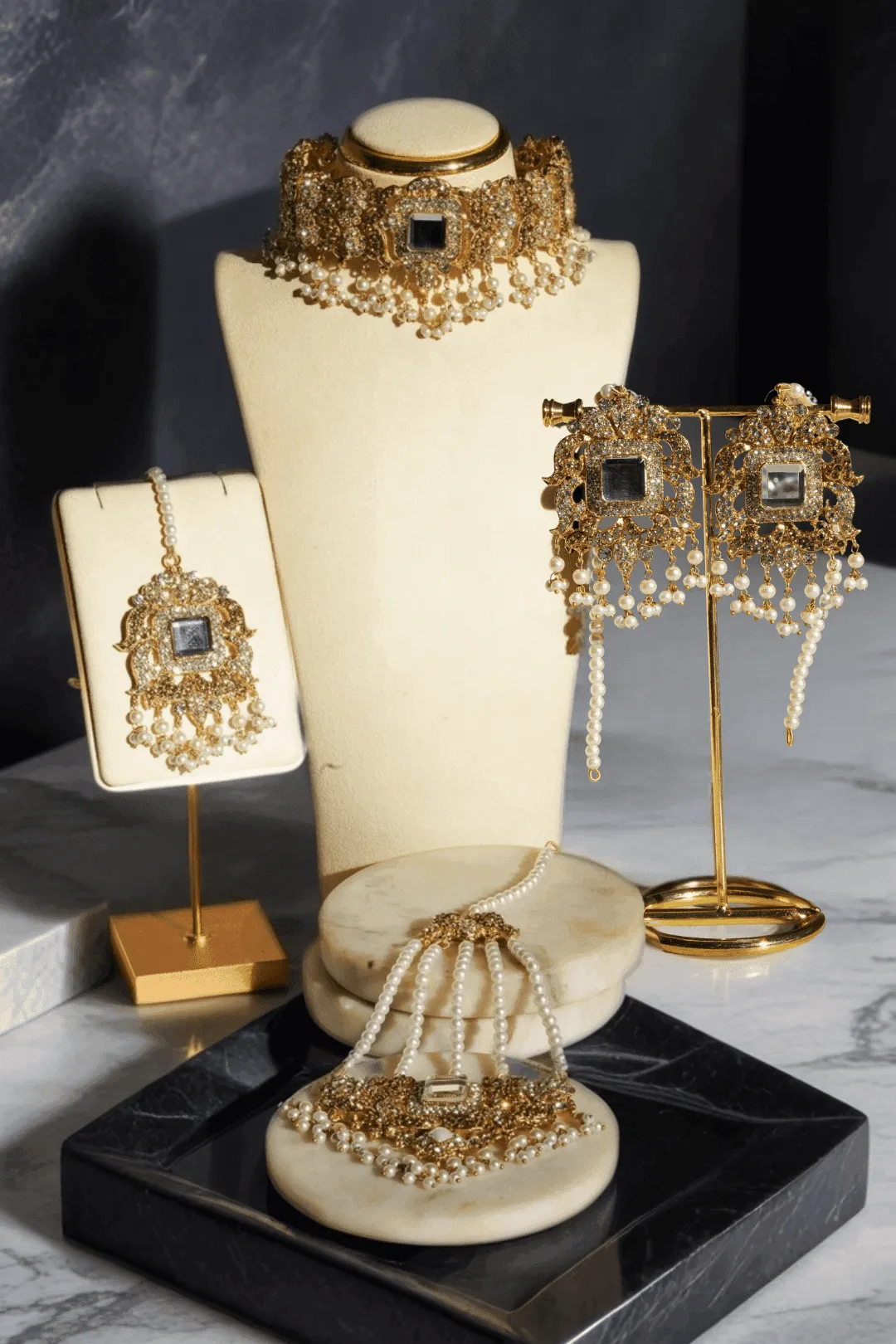 Shanzay - Mirror Embellished Choker Necklace Set