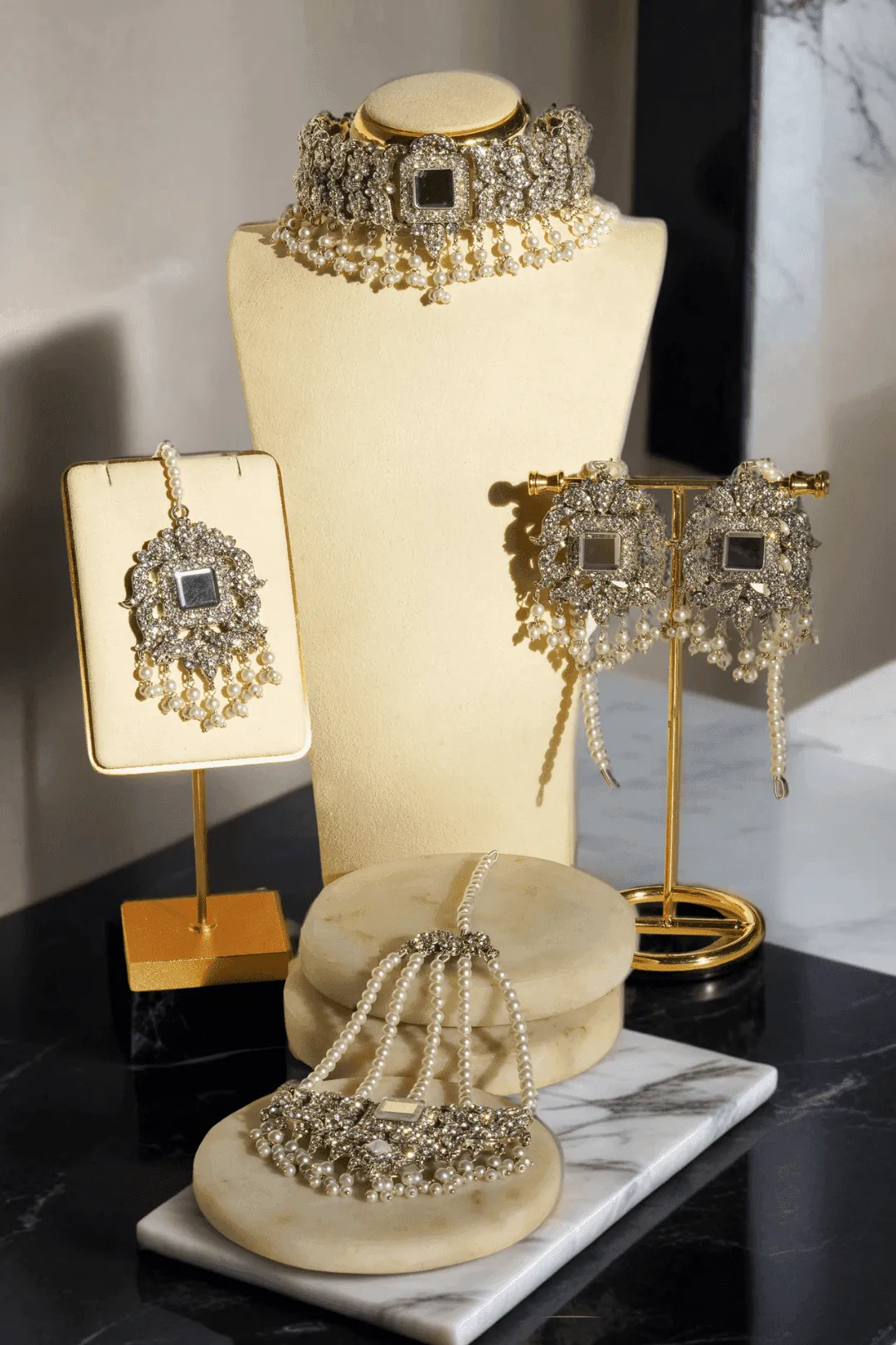 Shanzay - Mirror Embellished Choker Necklace Set