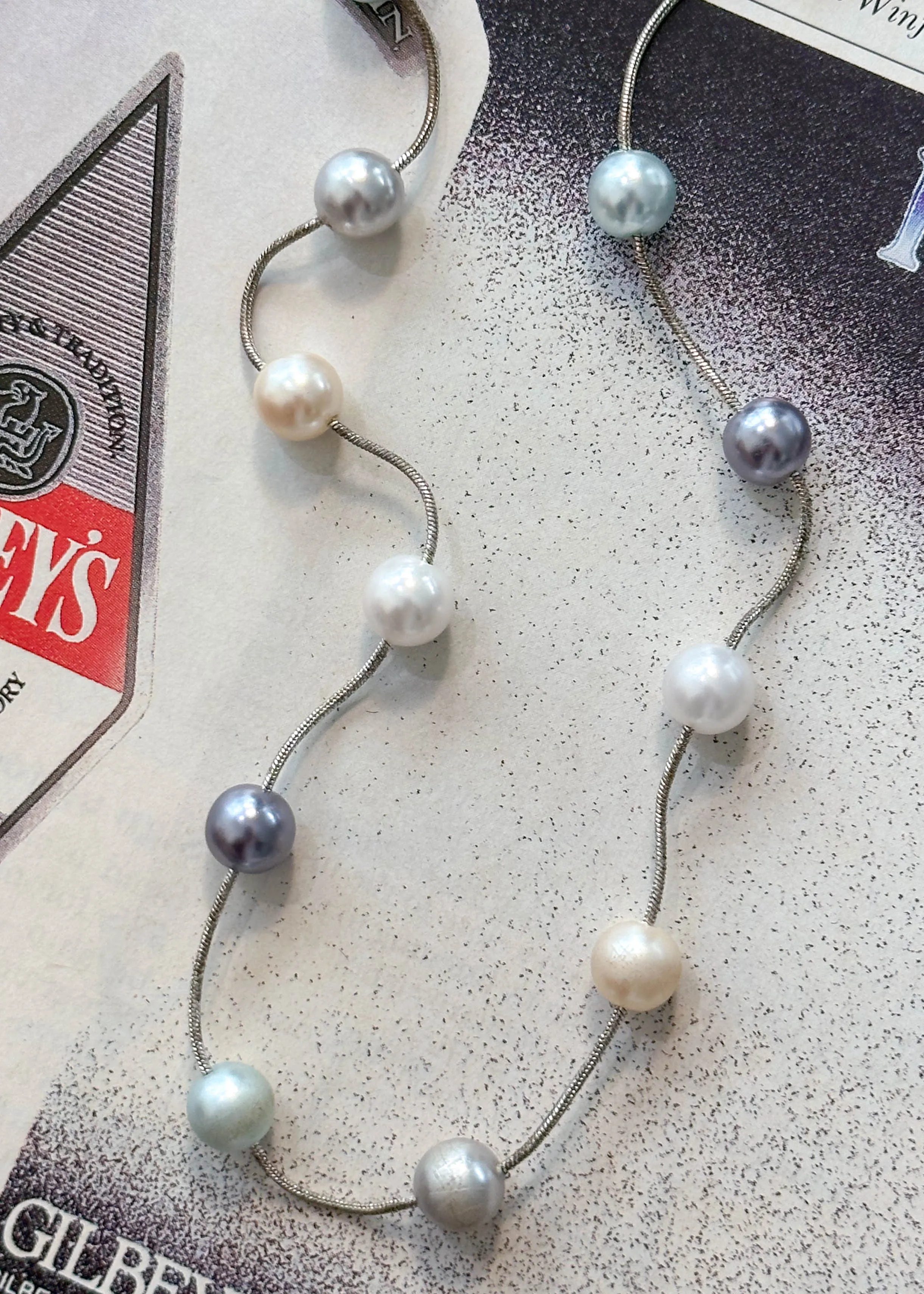 Spacey Pearls Choker