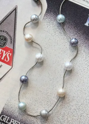 Spacey Pearls Choker